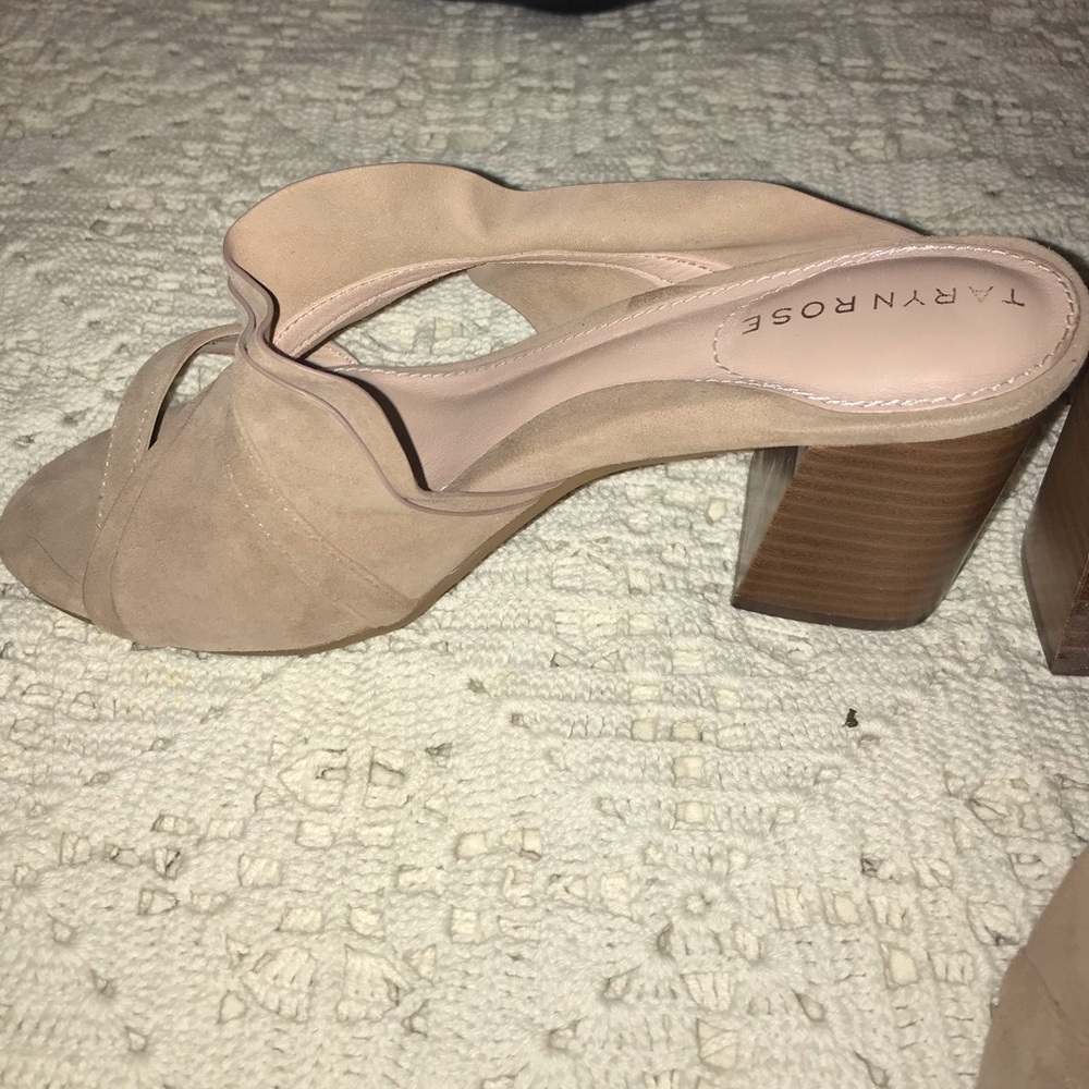 Sueded ruffled sandals! Sexy and feminine! - Picture 2 of 7